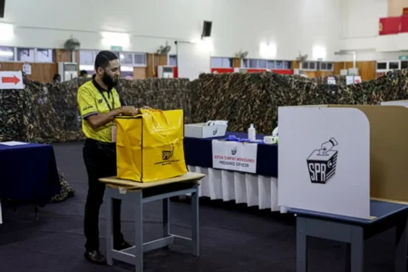 3 centres open for early voting in Mahkota by-election